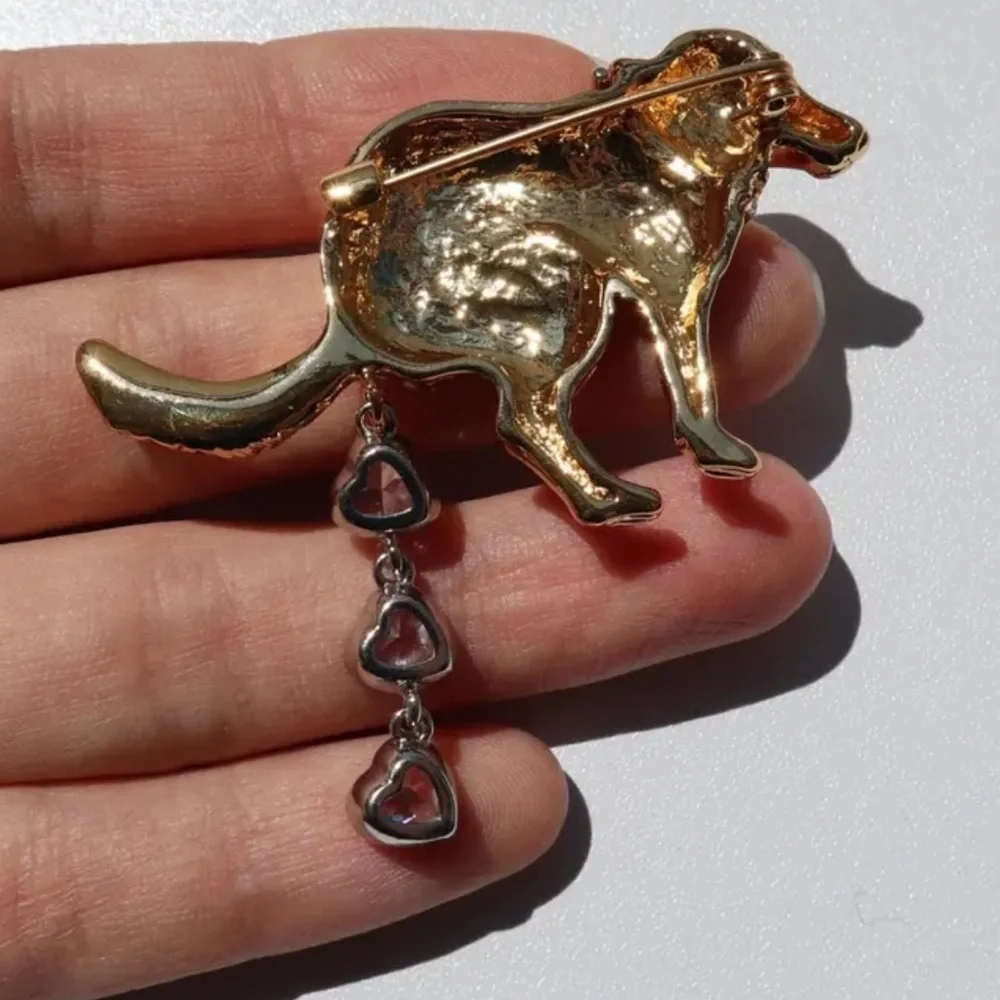 Pooping Gold Dog Brooch - Picture 13 of 14